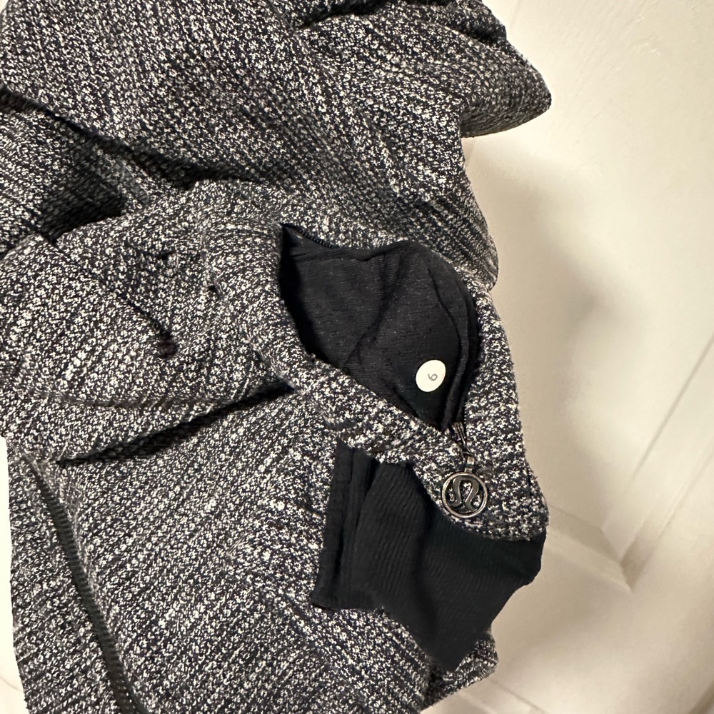 Lululemon Bhakti Yoga Jacket in Coco Pique Black / Black, size 6 - Picture 8 of 13